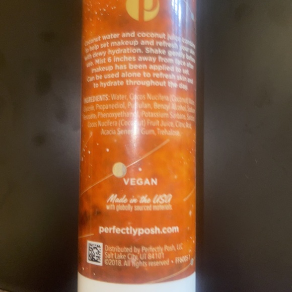 Perfectly Posh setting spray - Picture 2 of 2